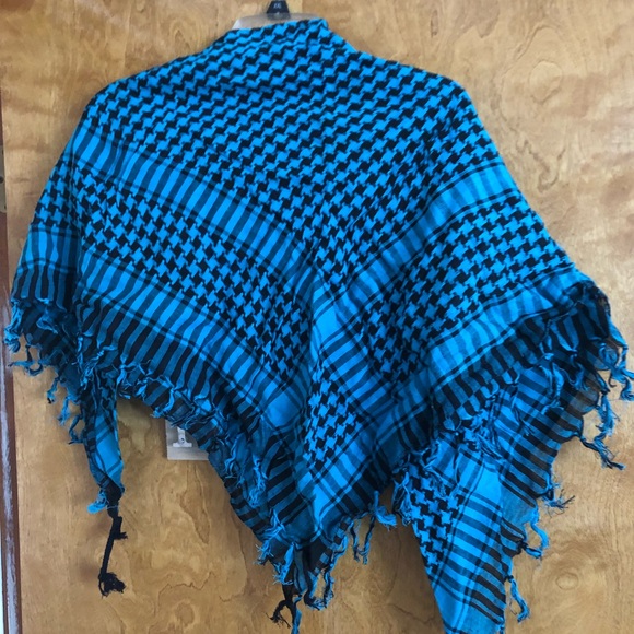 Accessories - Blue scarf/wrap